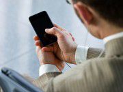 Tatsachen: Immer mehr Firmenmitarbeiter und Privatleute ersetzen ihre Handys durch Smartphones. Das bringt Risiken mit sich, etwa bei Verlust oder Diebstahl des Geräts. Tatsachen: Immer mehr Firmenmitarbeiter und Privatleute ersetzen ihre Handys durch Smartphones. Das bringt Risiken mit sich, etwa bei Verlust oder Diebstahl des Geräts.