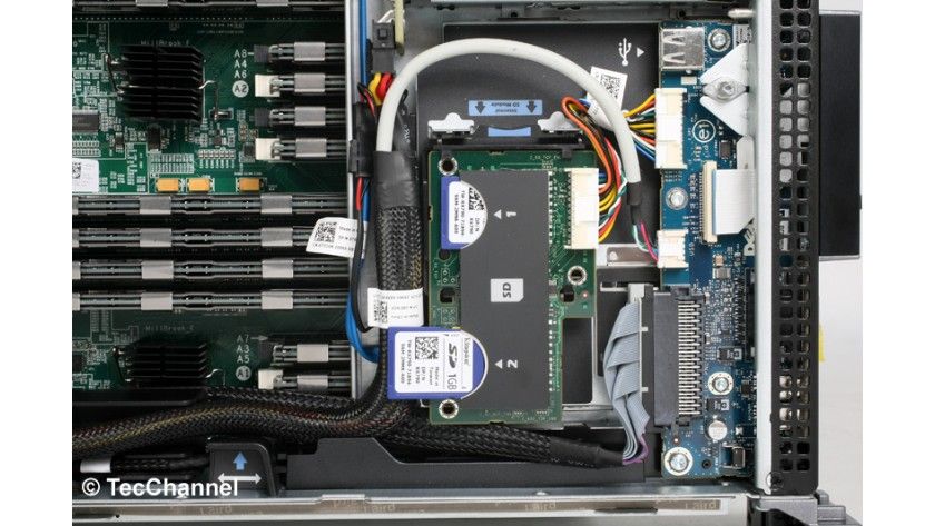Dell Pe R810 Rear Flexibler Server mit 8-Core-Xeon-CPUs: Rack-Server Dell PowerEdge R810 ...
